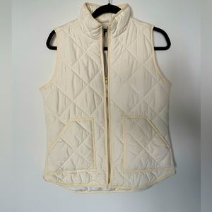 J CREW Mercantile Cream quilted puffer vest. Size small.